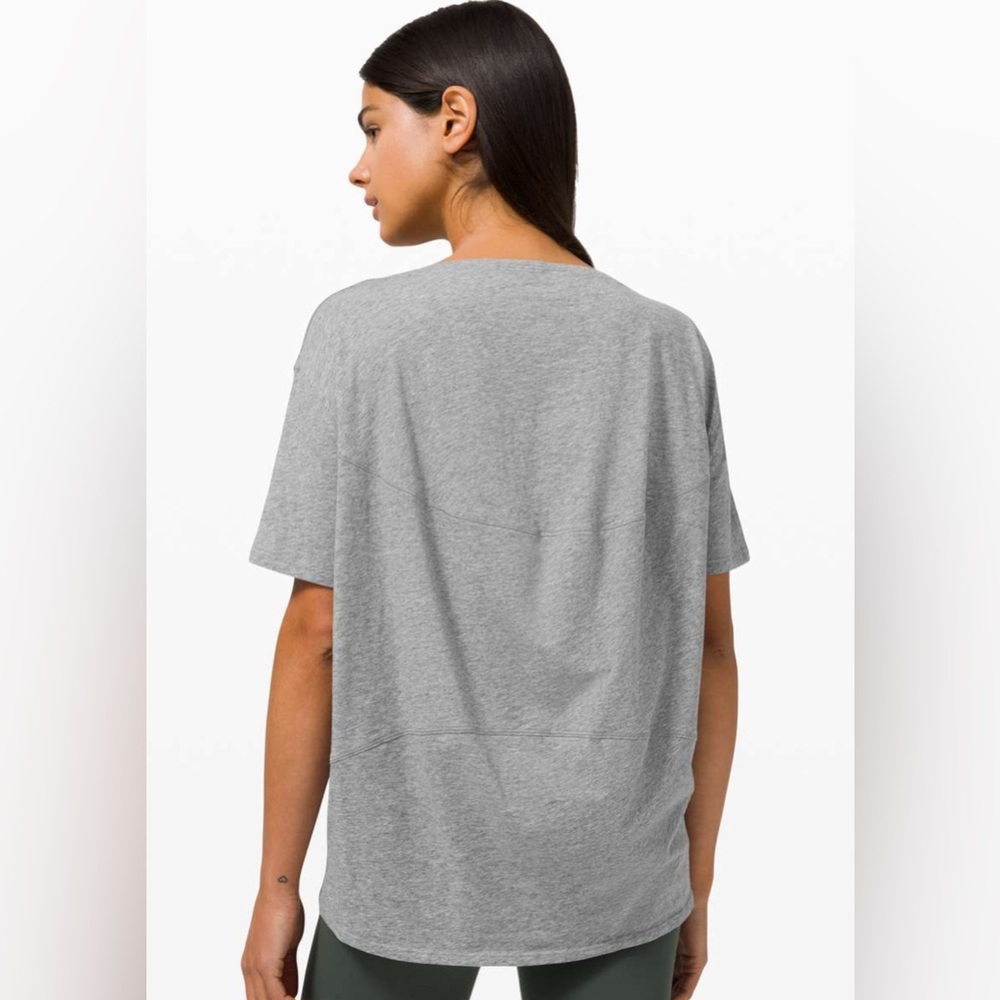 🌼Lululemon Back In Action Short Sleeve Shirt Heather Core Medium Gray Size 10